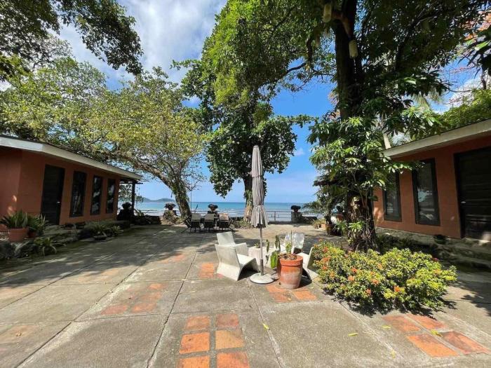 Coral Suites - casitas & apartment on private beach