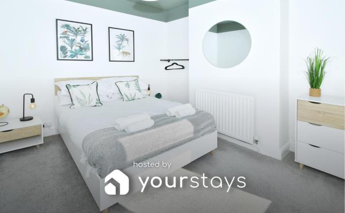 London House by YourStays - 5 Bedroom House in Newcastle-under-Lyme