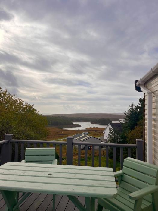 Ard Na Leice Scenic Escape with Lake Views