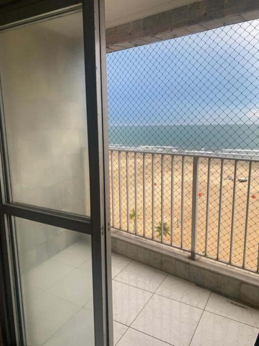 Apto 2 dorm Frente mar Pé na areia Guilhermina Praia Grande