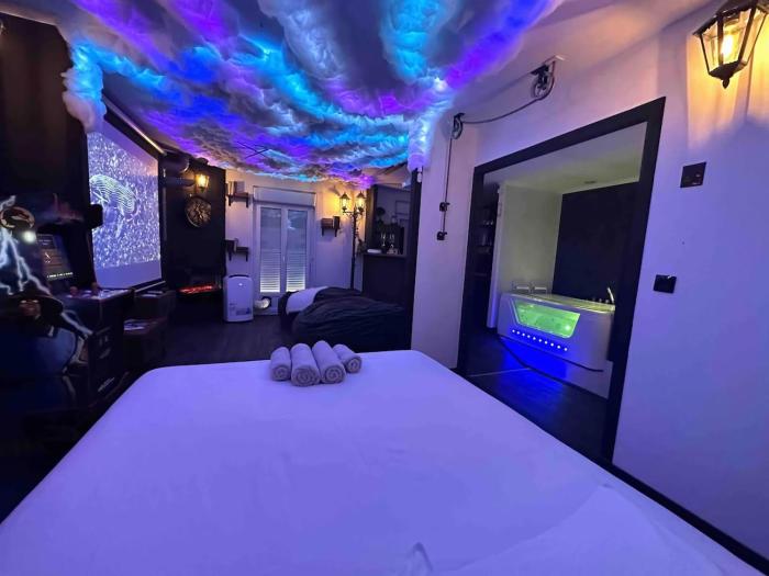 Apartment Cinema, Jacuzzi, Borne arcade