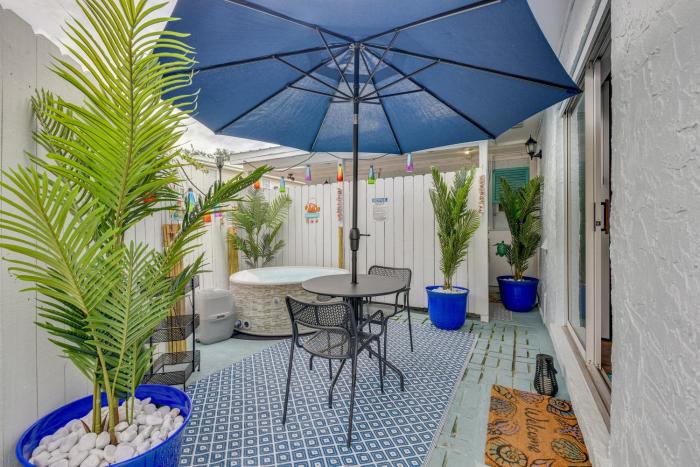 Private Hot Tub Fort Walton Beach Bungalow!