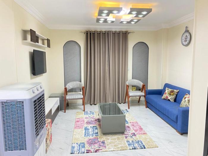 Ghanima Pyramids House