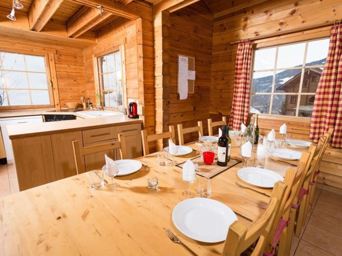Chalet mitoyen traditionnel 12 personnes avec WiFi à La Tania - FR-1-513-61