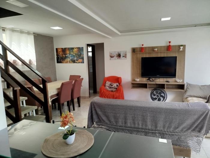 Casa próximo a Praia Morro das Pedras e Aeroporto com garagem para 2 carros