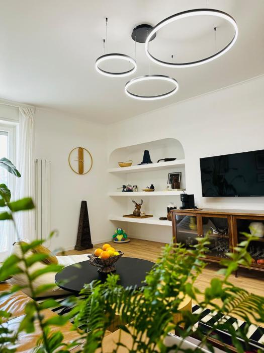 Southern Milan M1 Red line metro 20 min to city center