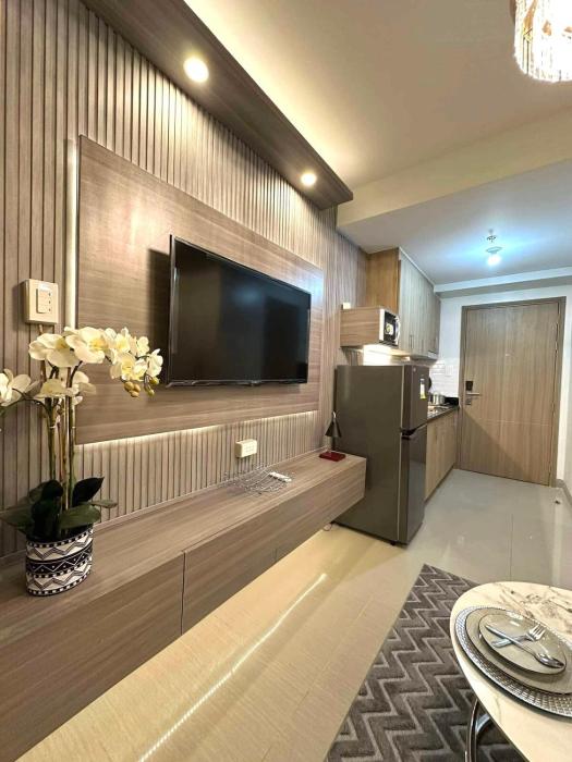 Shore 2 Residences, 1BR Balcony - Pool view