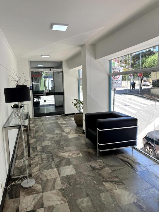 Apartamento de dois quartos no centro