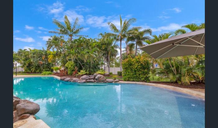 Strand Marina-Ground Floor with Courtyard