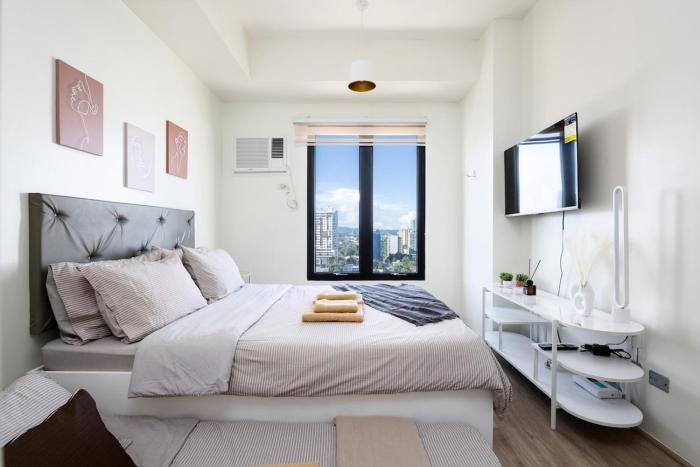 Studio Unit at The Median, Near IT Park with Pool and Fast Wifi