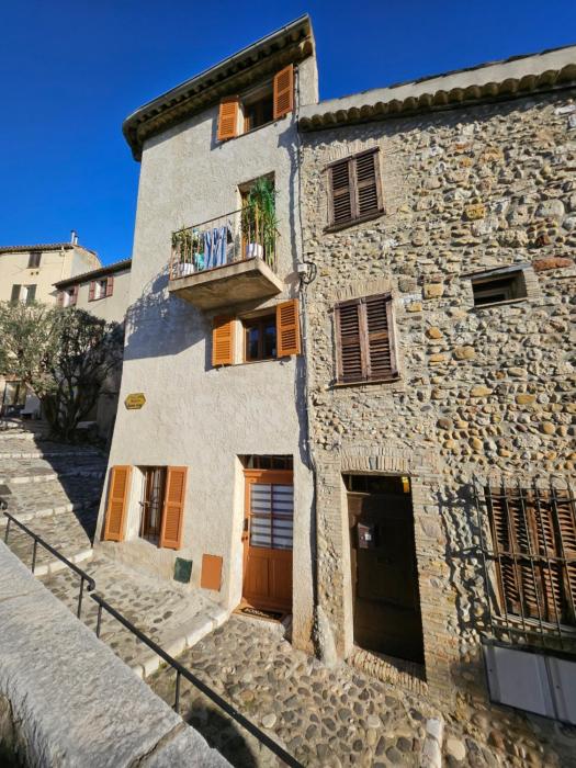 Atypique studio en bas du Château