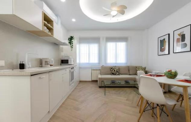 AR Embajadores 2 habitaciones acogedor y céntrico