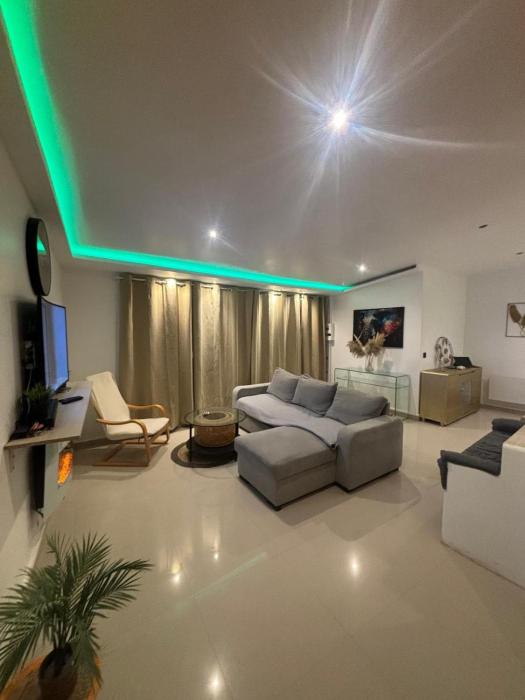 Jacuzzi House - 1-Bed & Parking - Villemomble, Paris