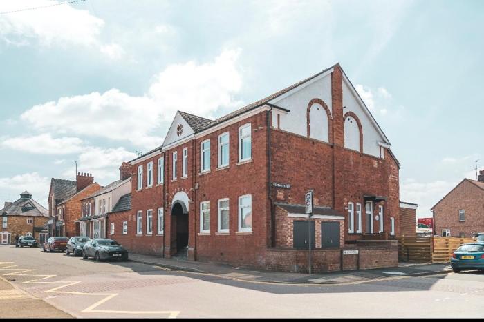 The Old Band Accommodation 1 kingsize bed and 1 Sofa Bed available