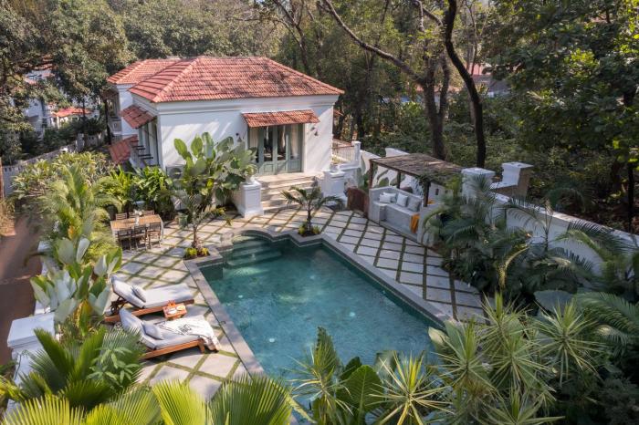 Villa Mandarina - Luxury 4BHK Villa Near Morjim Beach with Pvt Pool, Pool Table & Kids Playground