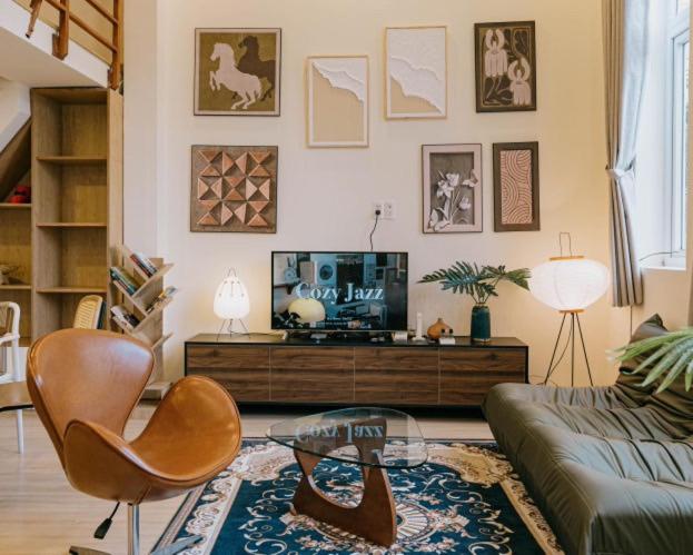 Duplex Studio near D1 with Floor to ceiling Window