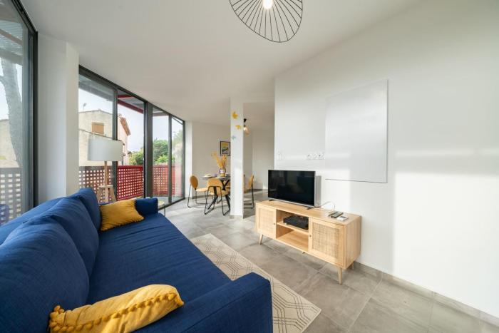 Renovated apartment with balcony and parking