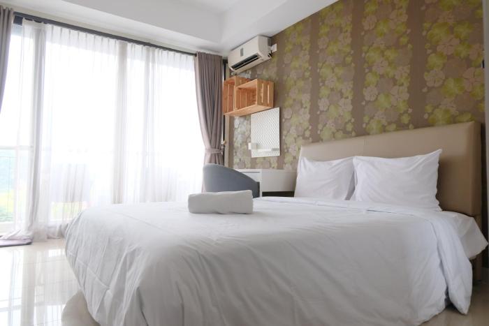 Modern Designed and Strategic Studio Room at Beverly Dago Apartment By Travelio