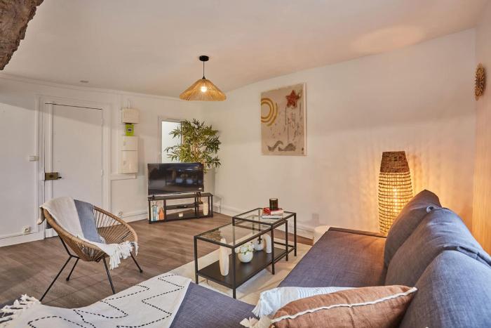 Superb apartment in the center of Paris by Stusioprestige