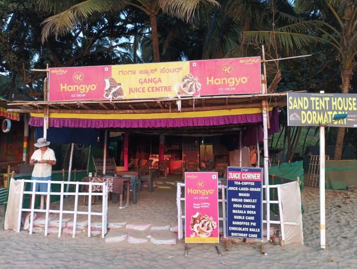 Local Cafe -Tents and Dormatory