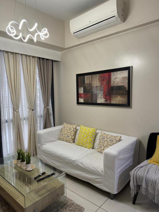 1BR Condo Near Venice Canal Mall & BGC with Balcony - 8p