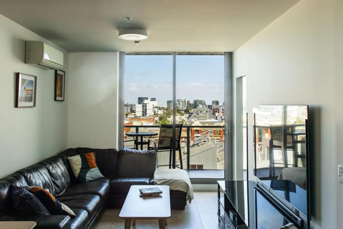 Clifton, gym and BBQ. Central