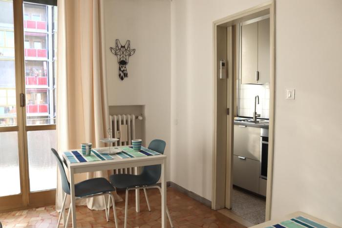 La Giraffa, silenzioso bilocale