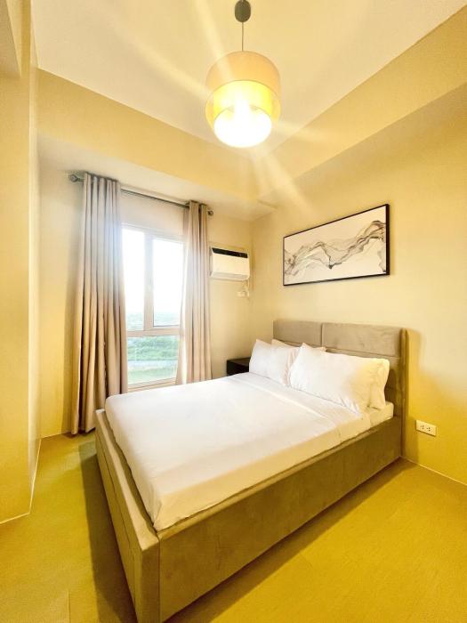 B3 Chic Sunset Studio Escape