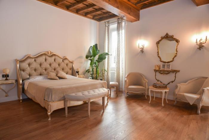 Trevi Fountain Elegant Apartment