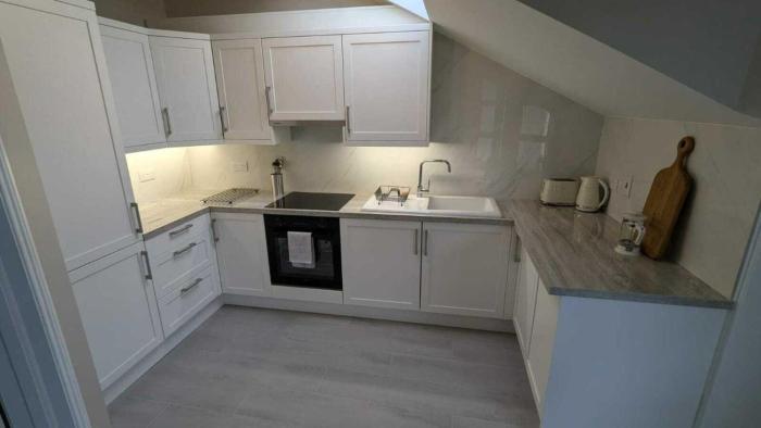 Spacious & stylish upgraded 1BD Malahide Marina