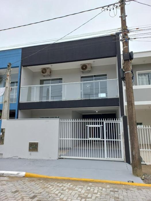 Sobrado Picarras 600m do mar 20min do Beto Carrero