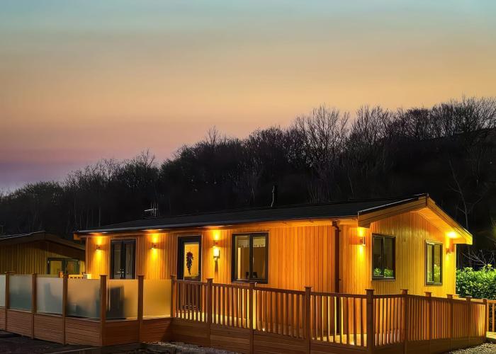 Dovestone Luxury Lodges sleeps 4 - pets welcome