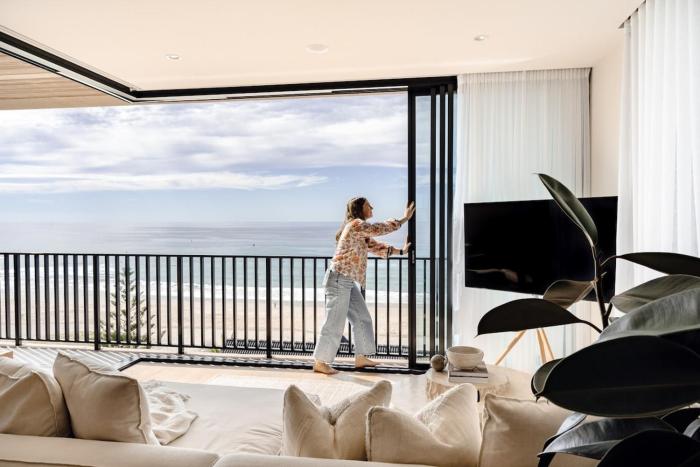 Resort Style Ocean Front Apartment Palm Beach