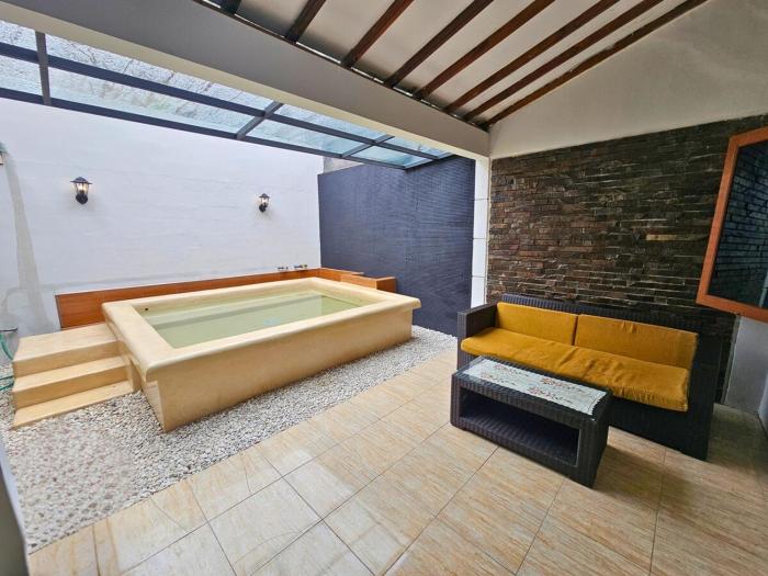 Villa Bandung Lembang Jacuzi warm water & billiard