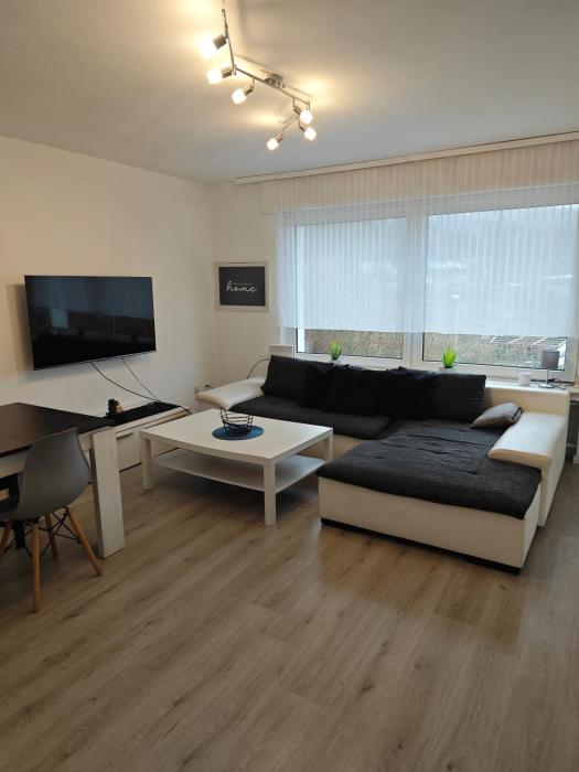 IaM 3 Zimmer 90 qm 7 betten Küche Badezimmer kraftraum 44 u