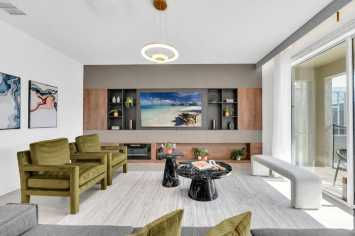 Chic Villa with 6 Bedrooms and Game Room 6300