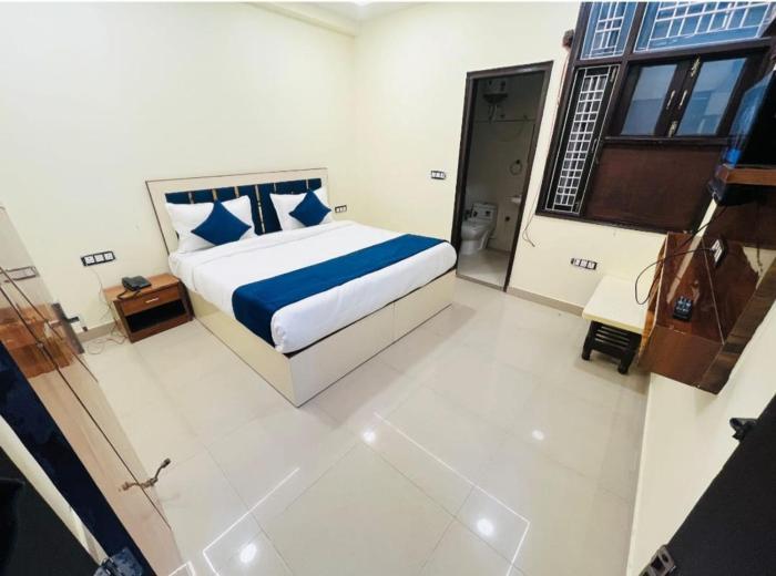 Nestled in New Delhis Mahipalpur district