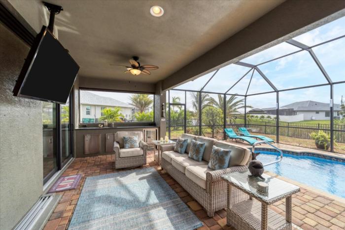 Charlotte County 5882: Relaxing Poolside Retreat