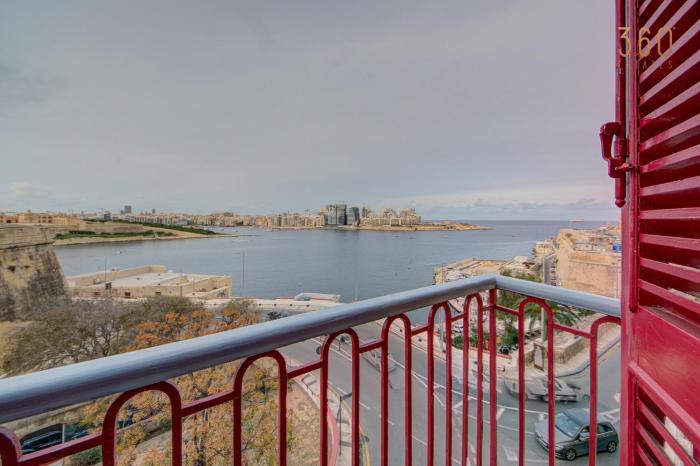 Unique seafront Loft overlooking Vallettas views by 360 Estates