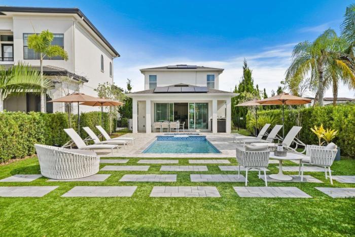 Chic and Stylish 4 Bedroom Haven in ReResort