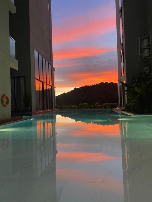 Patong Sea View pool view condo