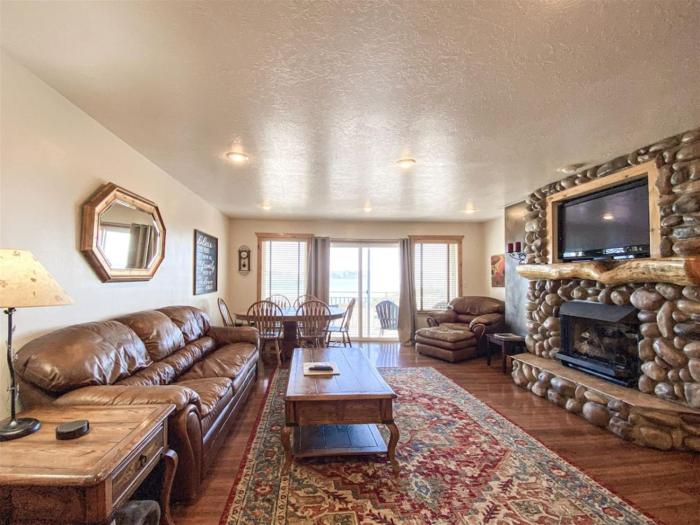 Lake View Condo 874 4 with Awesome Lake View