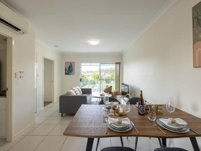 Walk to everything Modern 2Beds Apt with Easy Access