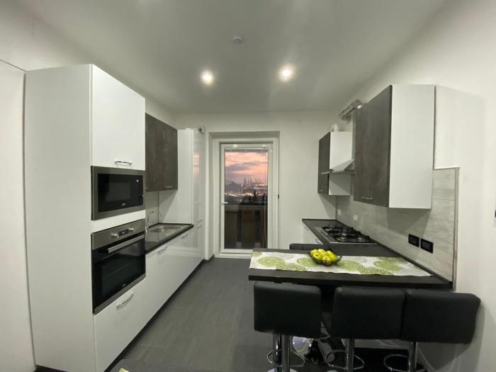 Flat BELLA VISTA-sea sight-close center- quiet