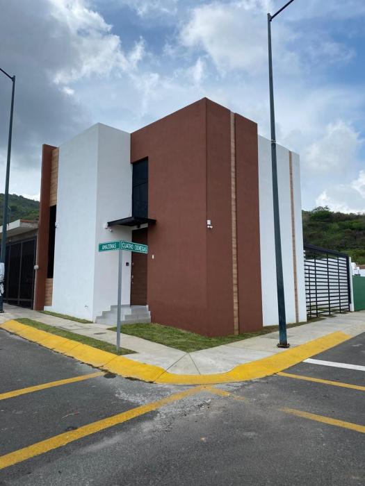 Casa Puerta Paraíso