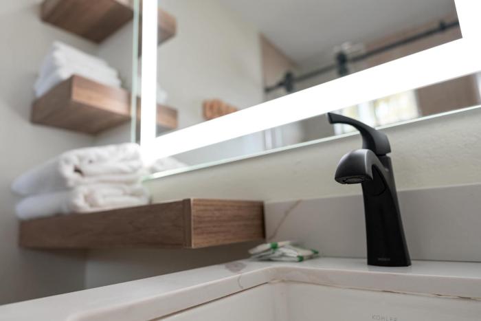 #8 Queen Size Bedroom Near the Beach Pet Friendly