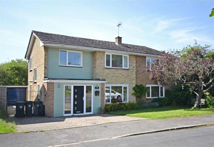 Modern home in historic market town near airport