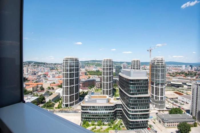 28th floor Luxury Skyline 1BDRM Apartment - Downtown City center
