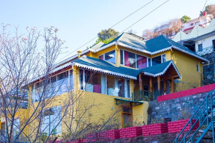 ELIVAAS Mystwood 3 BHK Hilltop Retreat