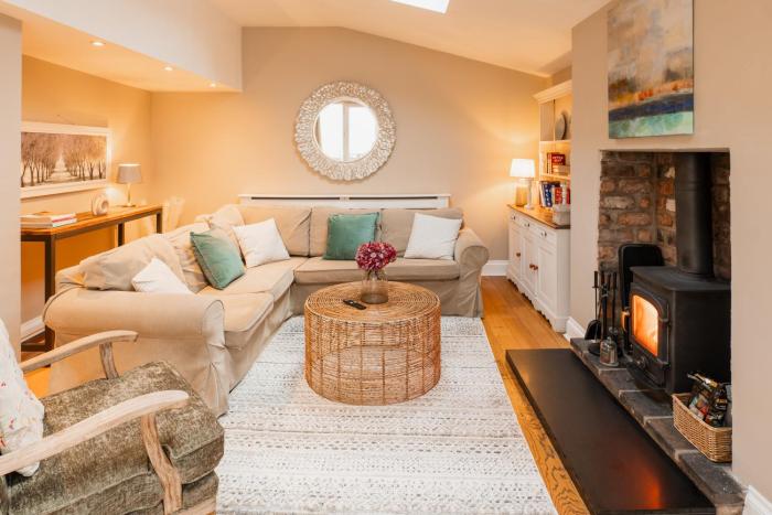 Spacious & Modern 4 bed home in Chester with parking for 1 car